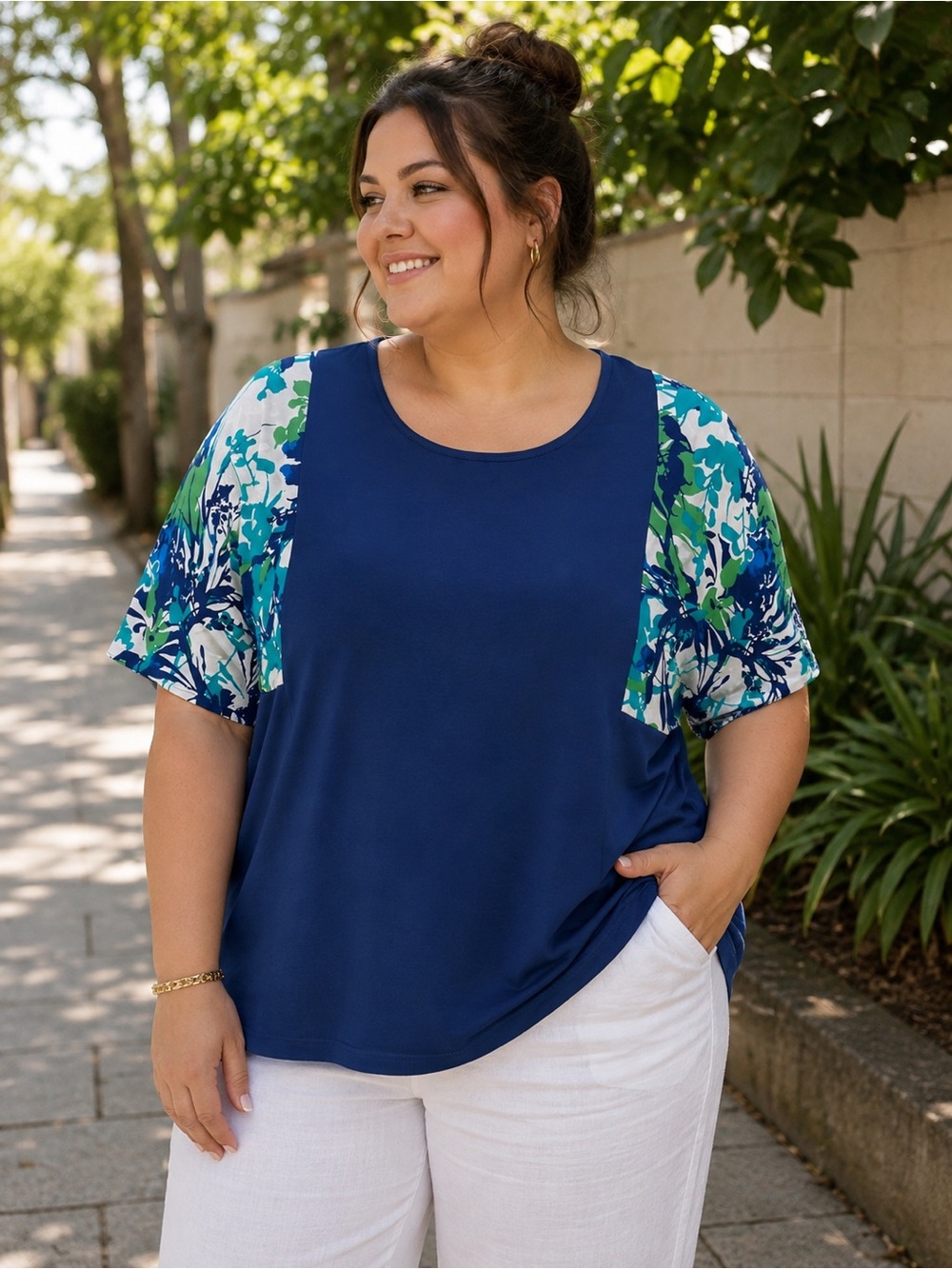 Chico's Royal Blue Floral Sleeves Rayon Top Size 4 US XXL